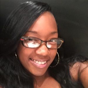 Meet your Posher, Leonthia